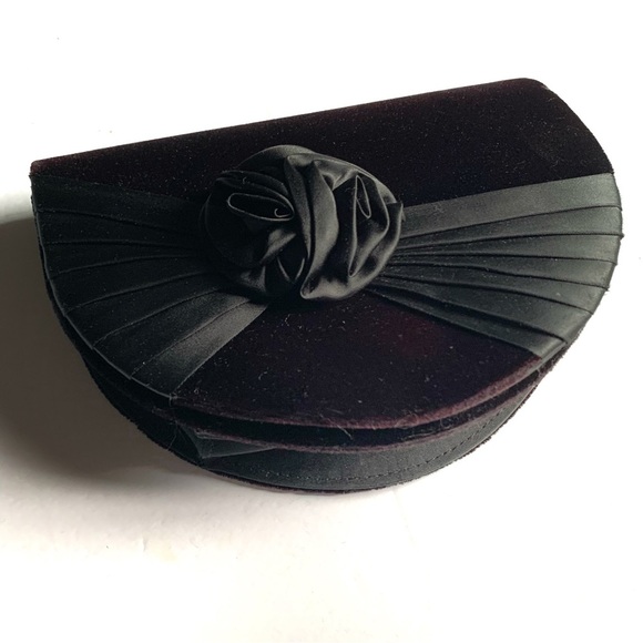 Vintage Eaton Velvet Purse - Picture 2 of 8